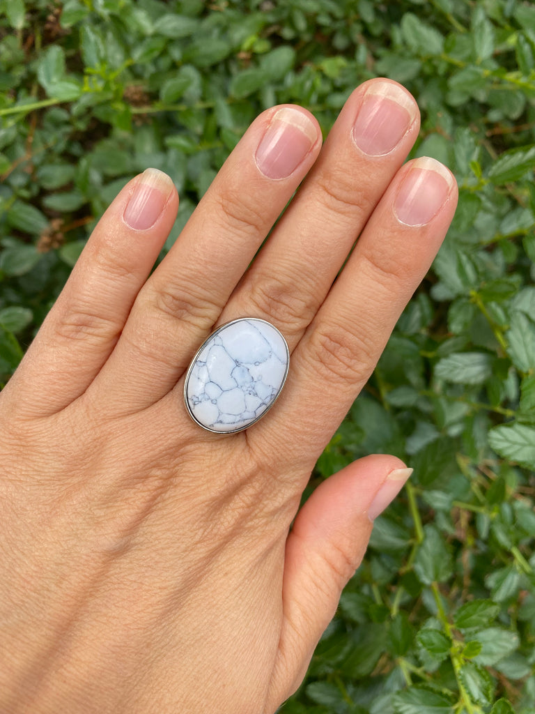 Bague réglable Pierre ovale en Howlite Blanche du Brésil