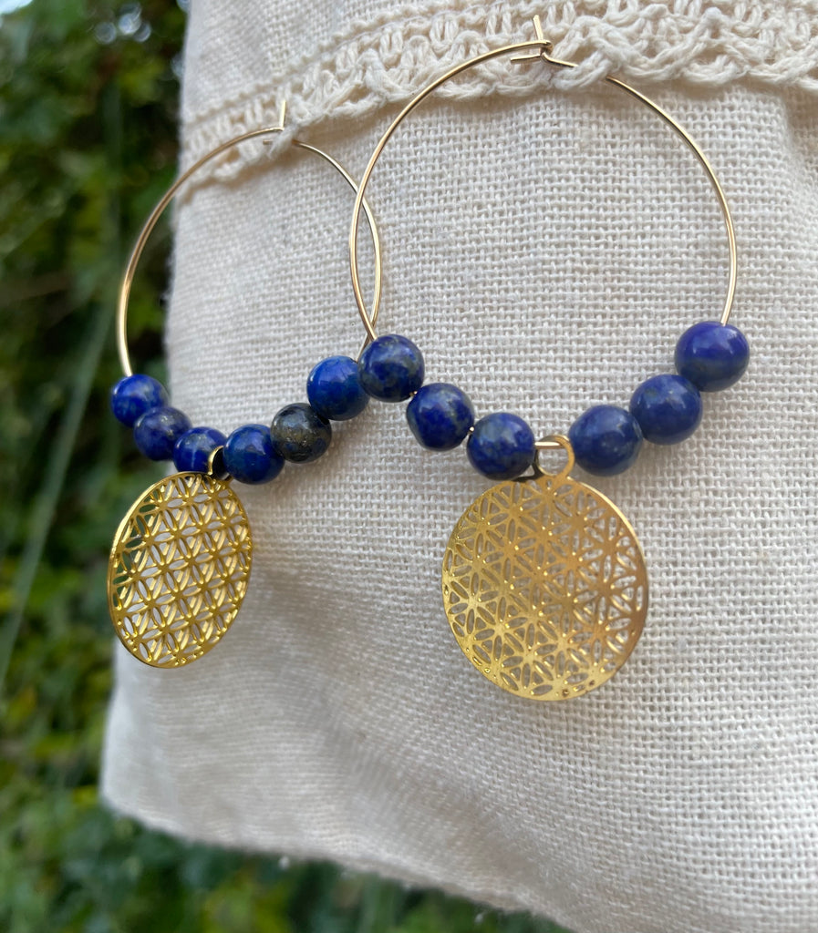 Boucles d'oreilles créoles en Lapis Lazuli et fleur de vie