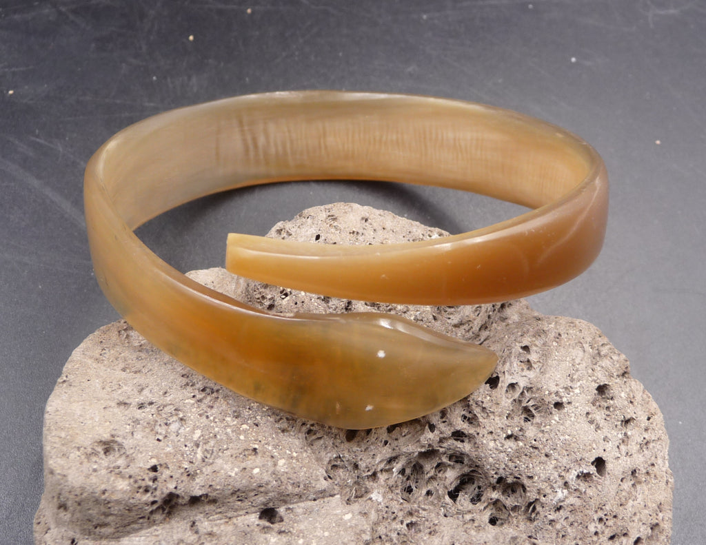 Bracelet serpent MAEVA en corne de zébu Madagascar