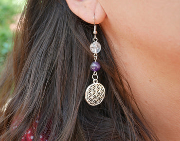 Boucles d'oreilles en Cristal de roche et Améthyste motif Fleur de vie