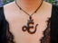 Collier signe Om Aum hindou en bois de suar
