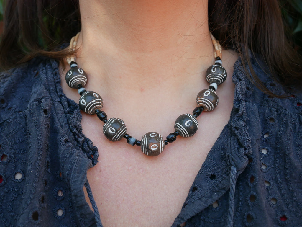 Collier ethnique Africain perles en terre cuite et bois de cocotier - Burkina Faso