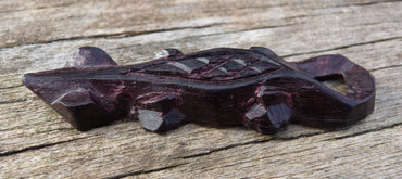 Gecko margouillat lézard en bois de rose sculpté artisanat de Madagascar