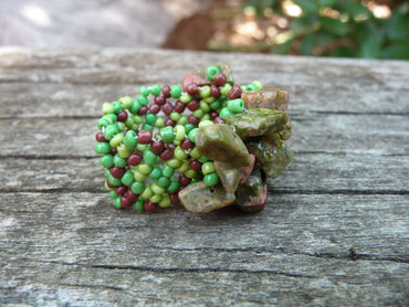 Bague Céline en pierres volcaniques naturelles vert jade