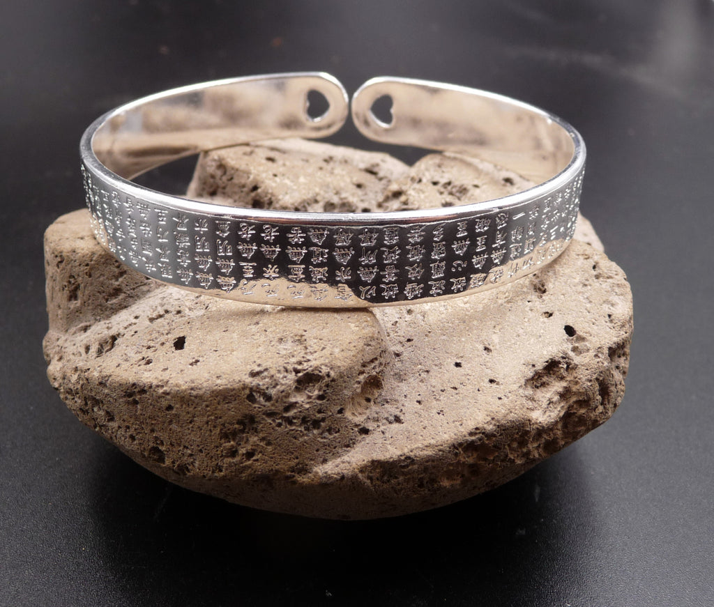 Bracelet Tibétain gravé "Om Mani Padme Hum" en argent 999 Le Sutra du Coeur