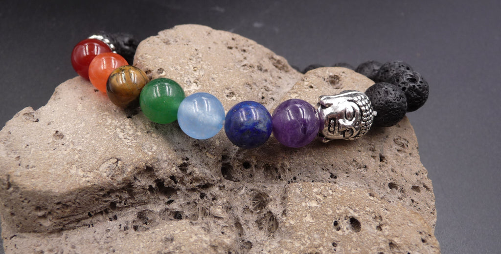 Bracelet Bouddha 7 chakras en pierre de lave et pierres semi-précieuses.