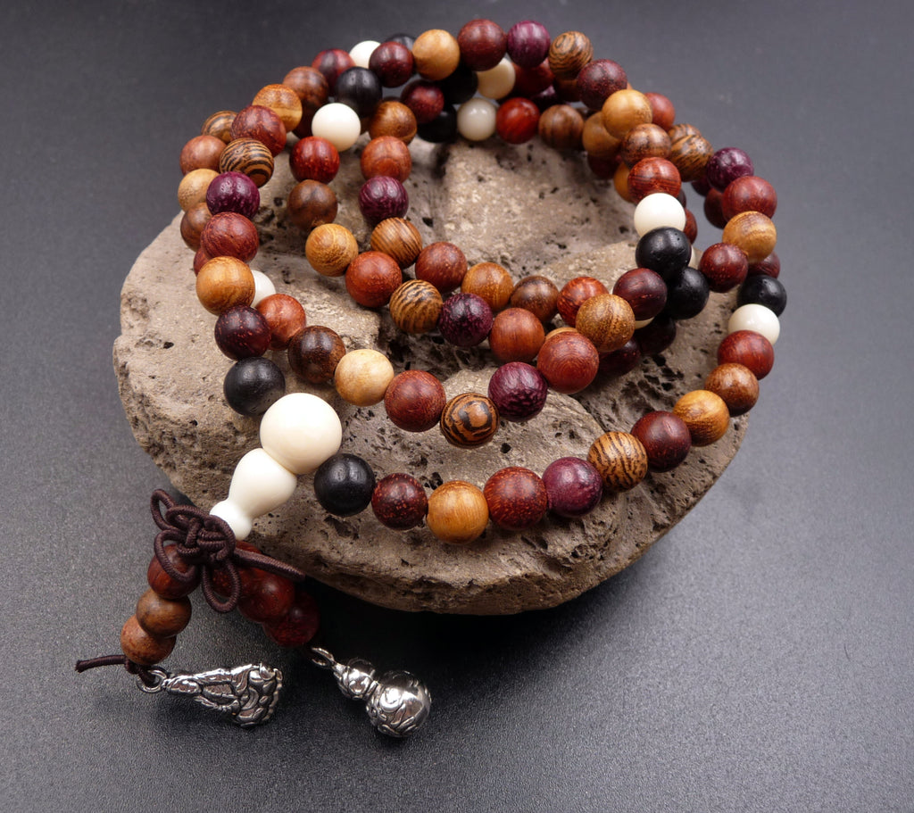 Bracelet Mala Bouddhiste en Bois de Santal 108 perles de 8 mm