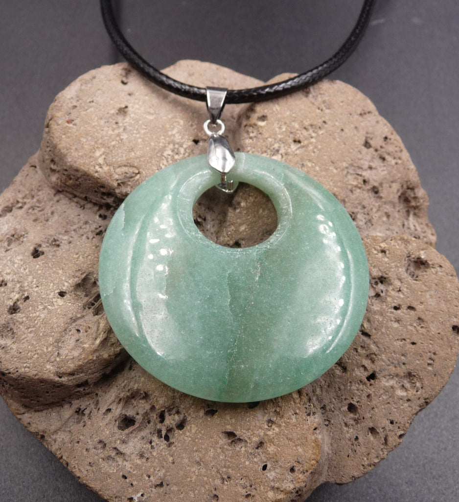 Collier pendentif donut pi-chinois 40 mm en Aventurine du Brésil