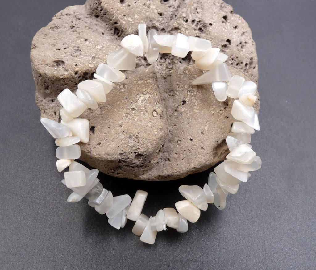 Bracelet perles chips en Pierre de Lune naturelle