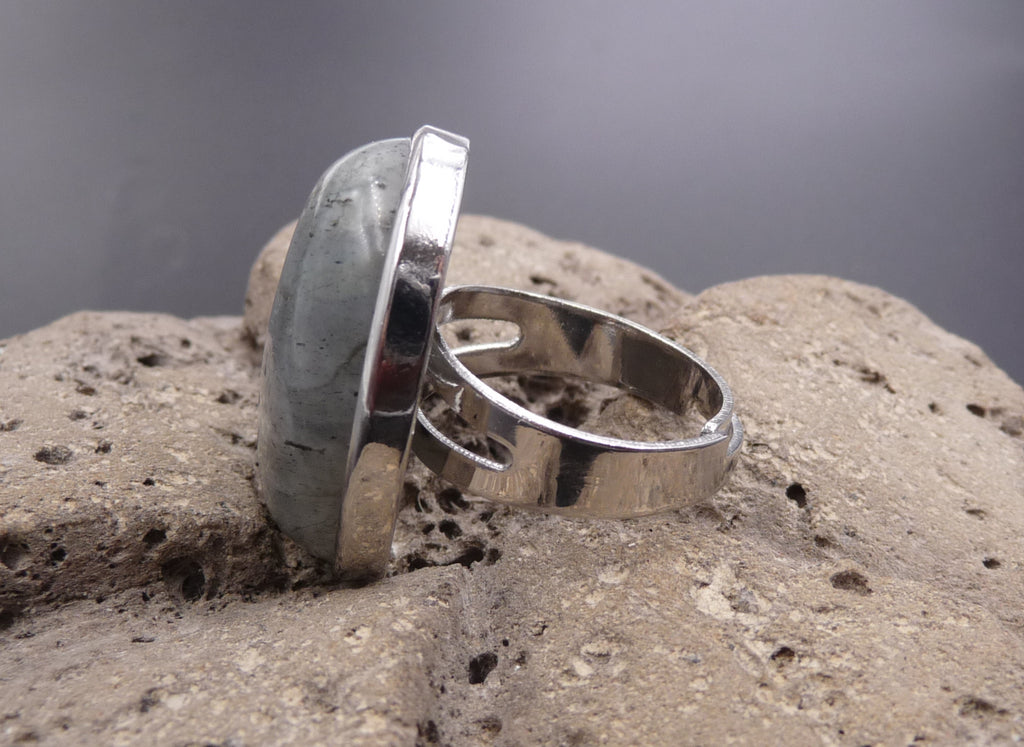 Bague réglable Pierre ovale en Labradorite du Canada