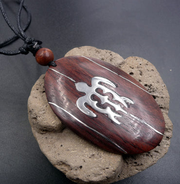 Collier tortue Maori en bois et argent 925