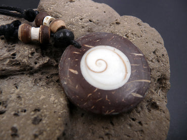 Collier pendentif Oeil de Shiva (Oeil de Sainte Lucie)