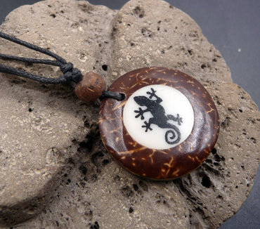 Collier surf gecko en bois de cocotier