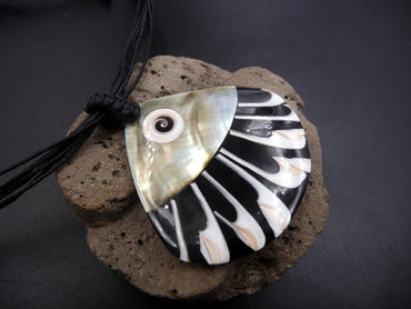 Collier en nacre abalone pendentif coquillage forme éventail