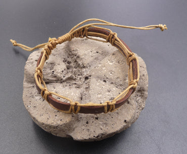 Bracelet réglable pour homme ou ado en cuir marron