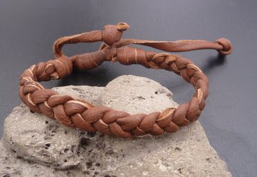 Bracelet réglable homme ou ado en cuir tressé marron
