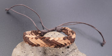 Bracelet réglable ado ou homme en cuir tressé naturel et marron chocolat