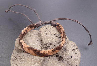 Bracelet réglable ado ou homme en cuir tressé naturel et marron chocolat