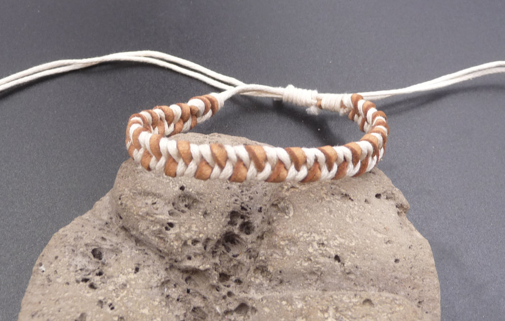 Bracelet réglable pour ado ou homme en cuir naturel et coton blanc