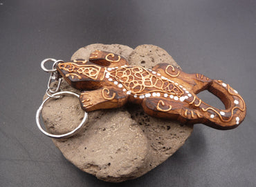 Porte-clés gecko margouillat lézard en bois et coquille d'oeuf artisanat Bali