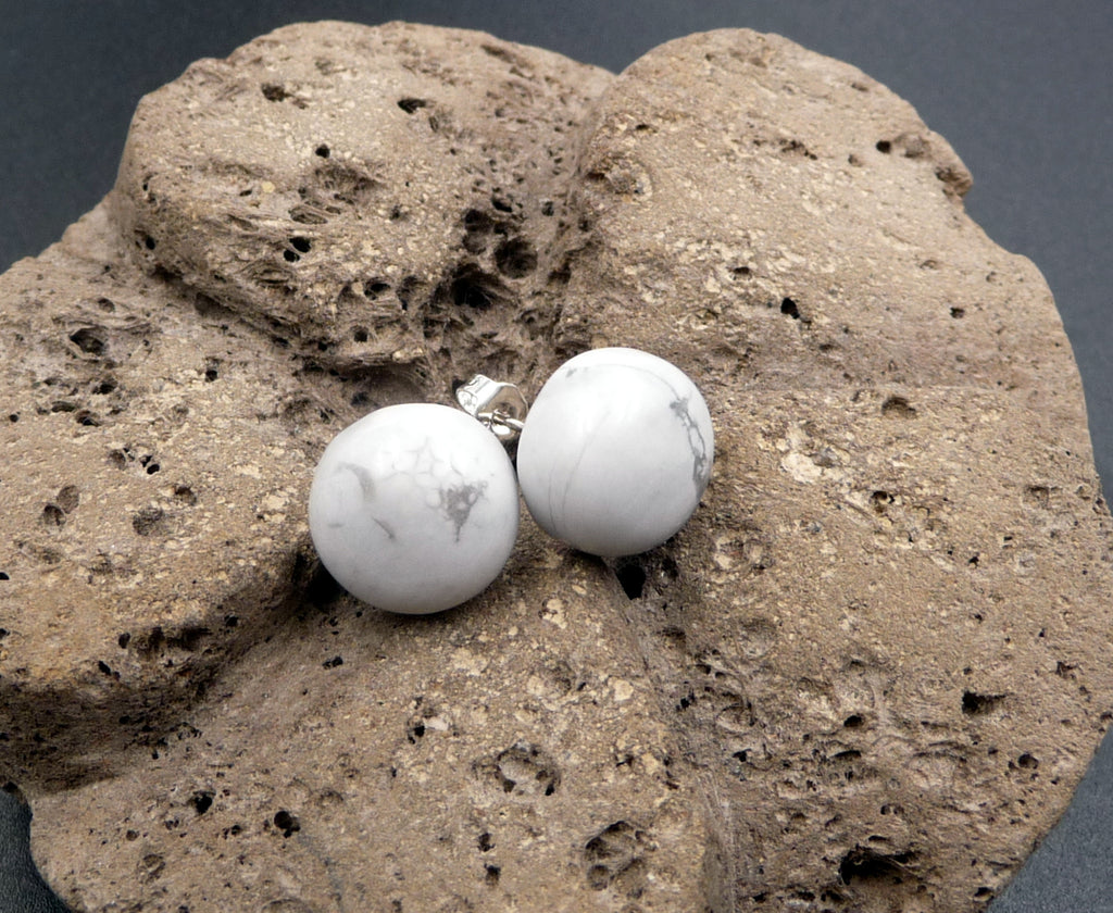 Boucles d'oreilles Clous en Howlite Blanche