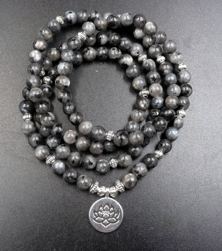 Bracelet Mala 108 perles en Labradorite grise naturelle 6 mm- Fleur de Lotus