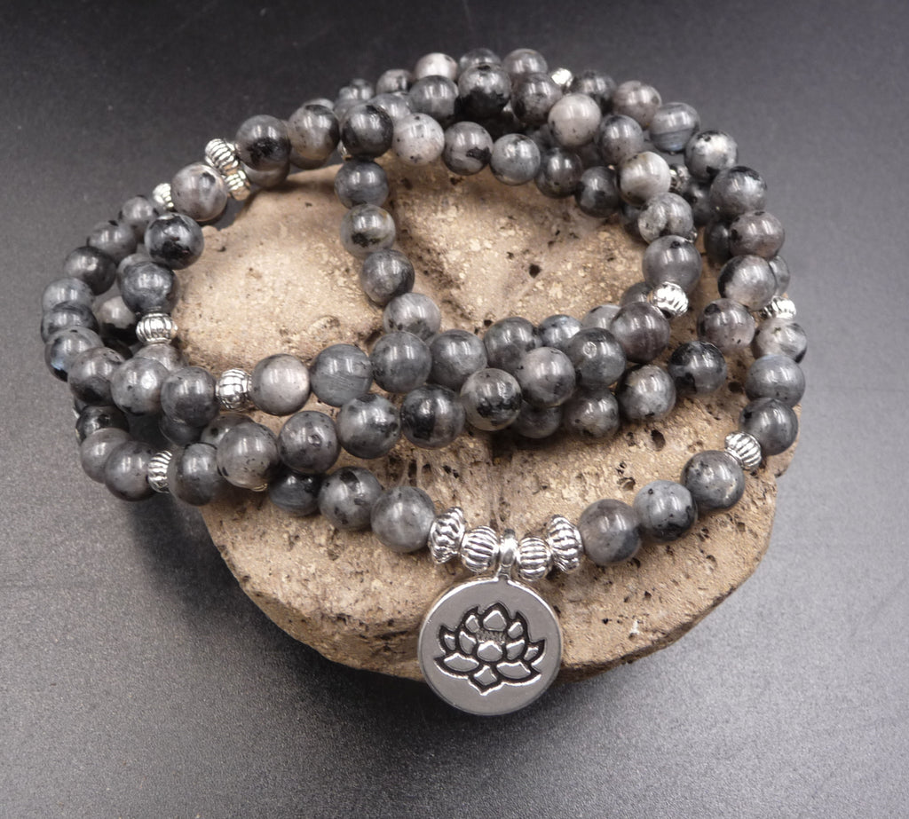 Bracelet Mala 108 perles en Labradorite grise naturelle 6 mm- Fleur de Lotus