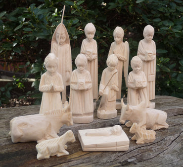 Crèche de Noël en bois 12 santons artisanat Madagascar