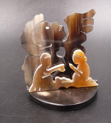 Crèche de Noël forme ange en corne de zébu artisanat Madagascar