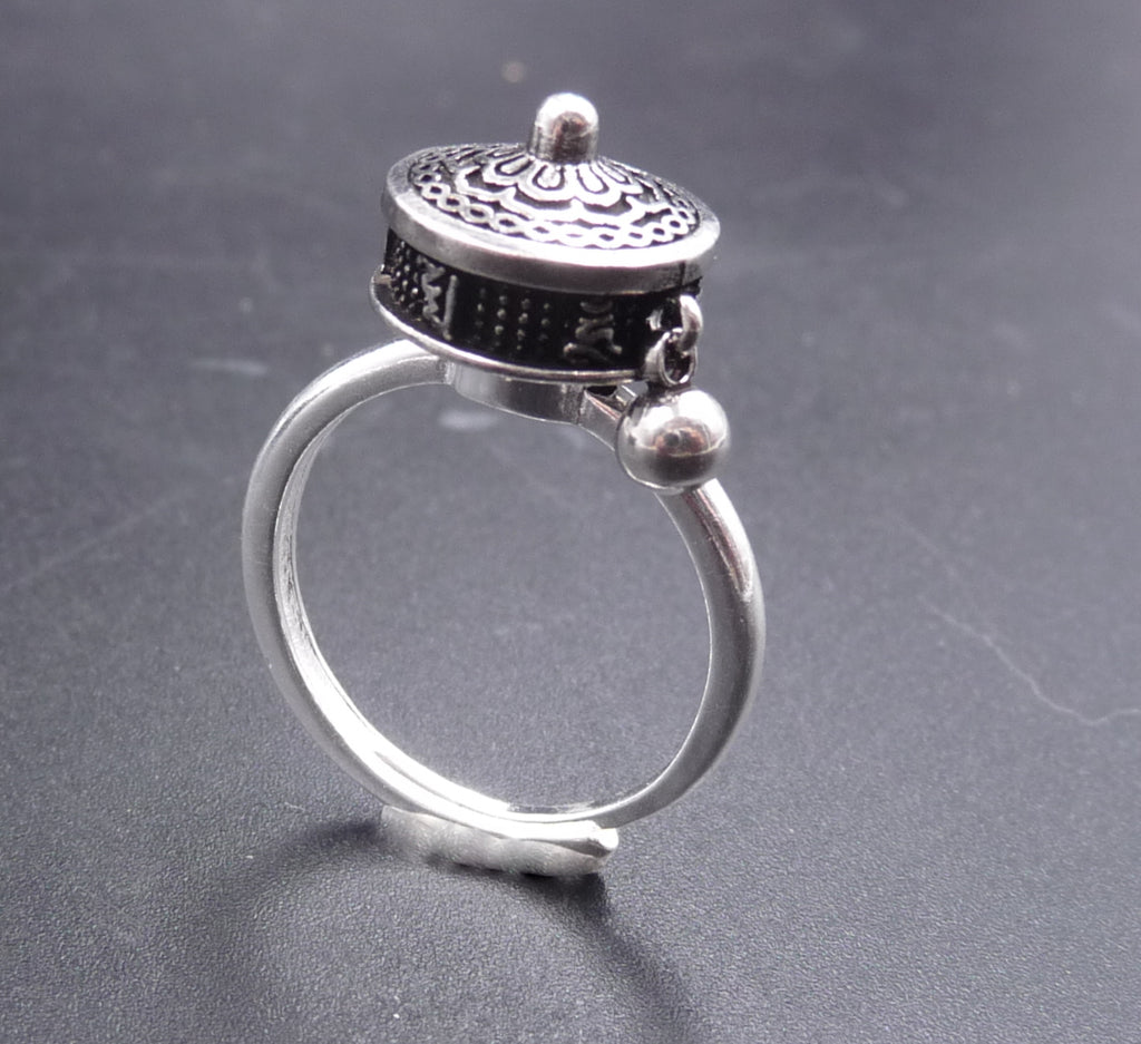 Bague tibétaine « Om Mani Padme Hum » en argent Sterling Bague tibétaine « Om Mani Padme Hum » en argent Sterling