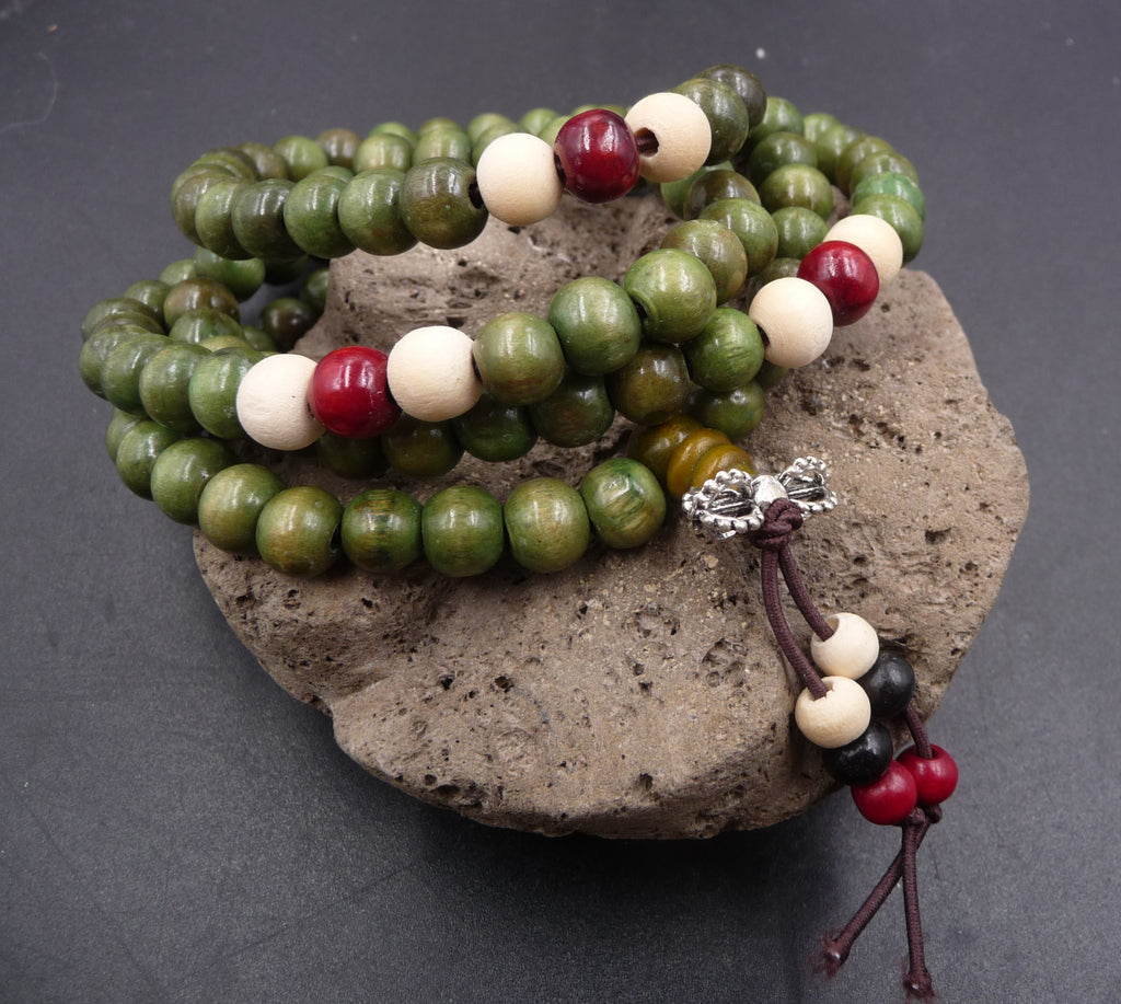 Bracelet ou collier Tibétain Mala en perles de bois de santal vert + Breloque Vajra ou Dorjé