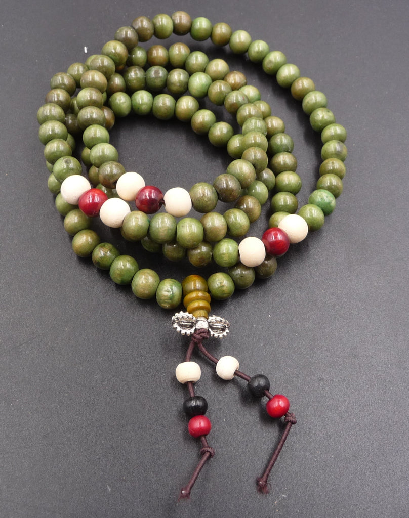 Bracelet Tibétain Mala en perles de bois de santal vert + Breloque Vajra ou Dorjé