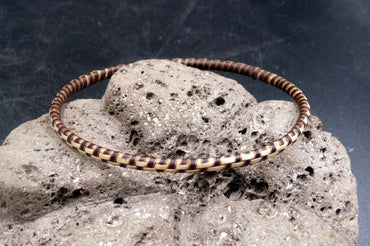 Bracelet ethnique tribal en rotin de Papouasie