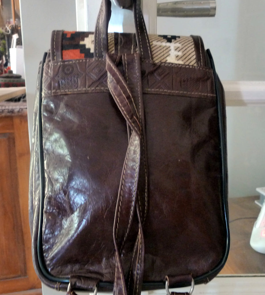 Sac à dos en cuir motif main de Fatma artisanat du Maroc