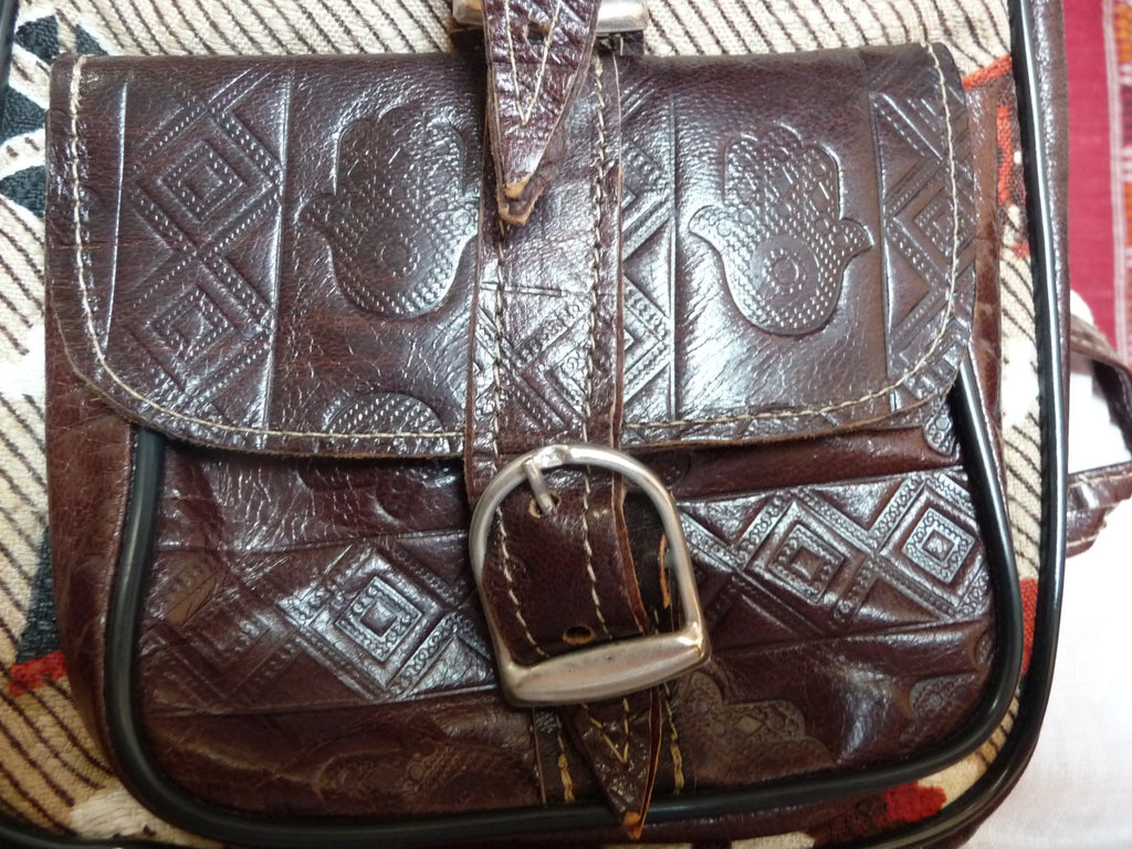 Sac à dos en cuir motif main de Fatma artisanat du Maroc