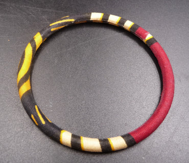 Bracelet ethnique Africain en bois et tissu wax - Artisanat du Nigéria