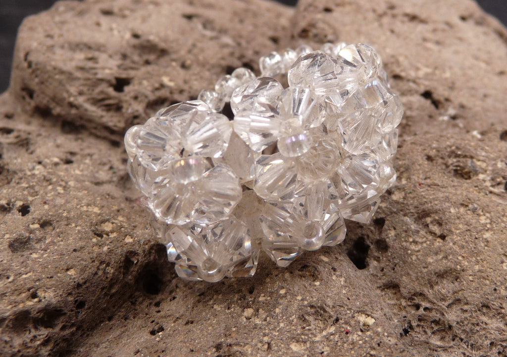 Bague fantaisie en perles de rocaille cristal