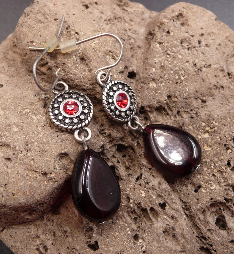 Boucles d'oreilles en argent tibétain et perle rouge