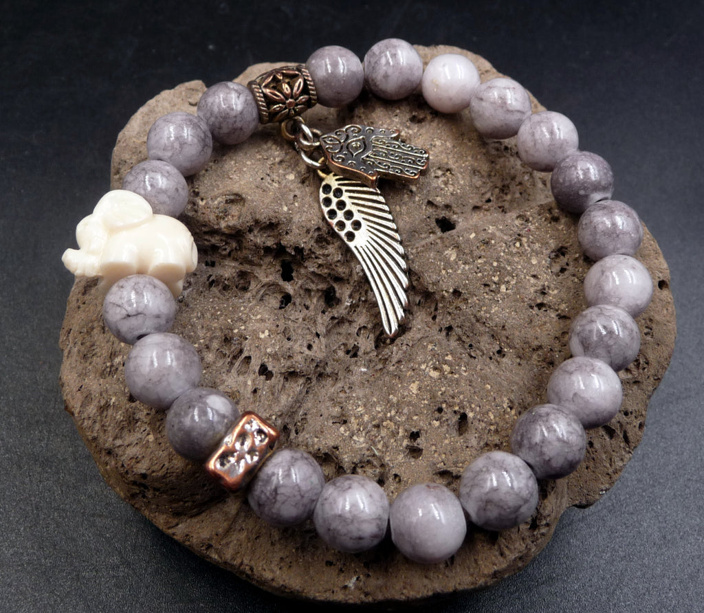 Bracelet en pierre véritable avec breloques éléphant, aile d'ange et main de Fatma