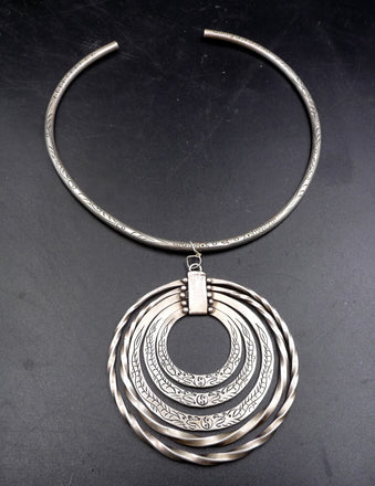 Collier Tour de cou ethnique en Argent Recyclé finement Ciselé du Laos