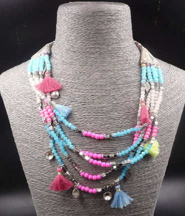 Collier multirangs bohème boho gipsy avec pompons et perles