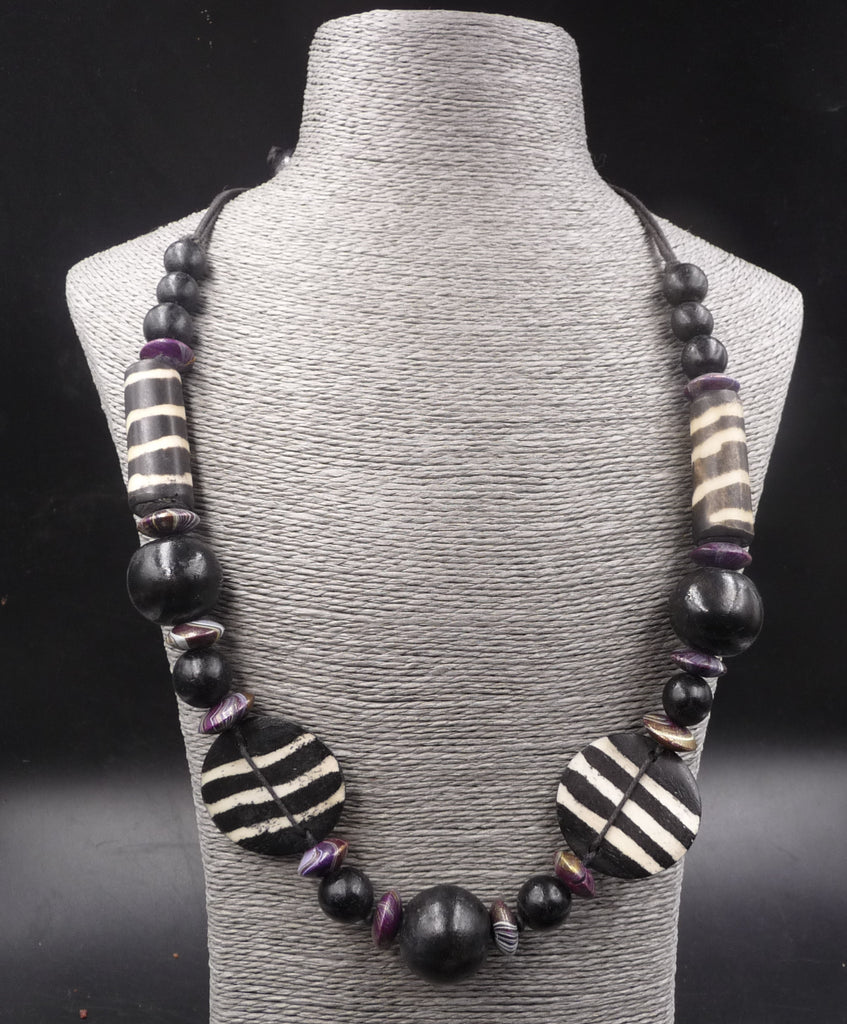 Collier ethnique perles en os de buffle et perles en bois