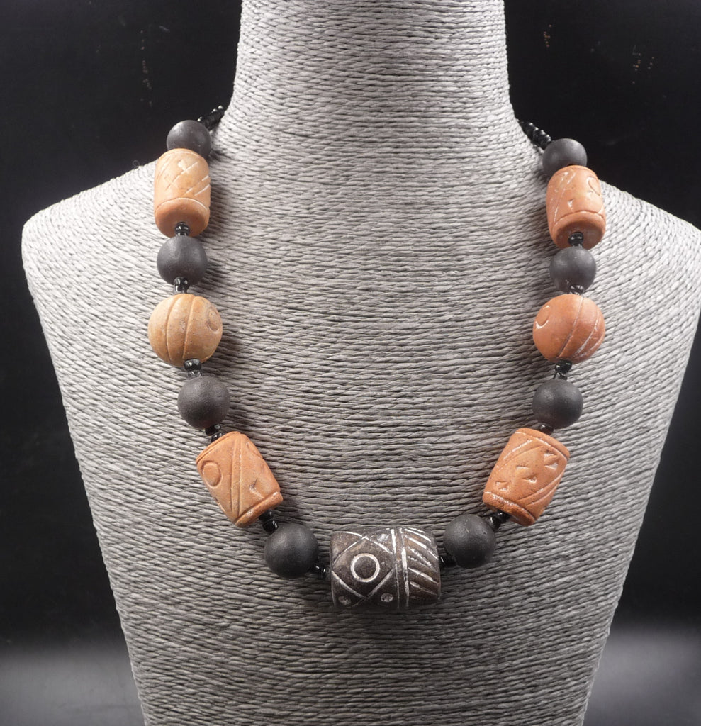 Collier en perles africaines en terre cuite - Bijou d'Afrique