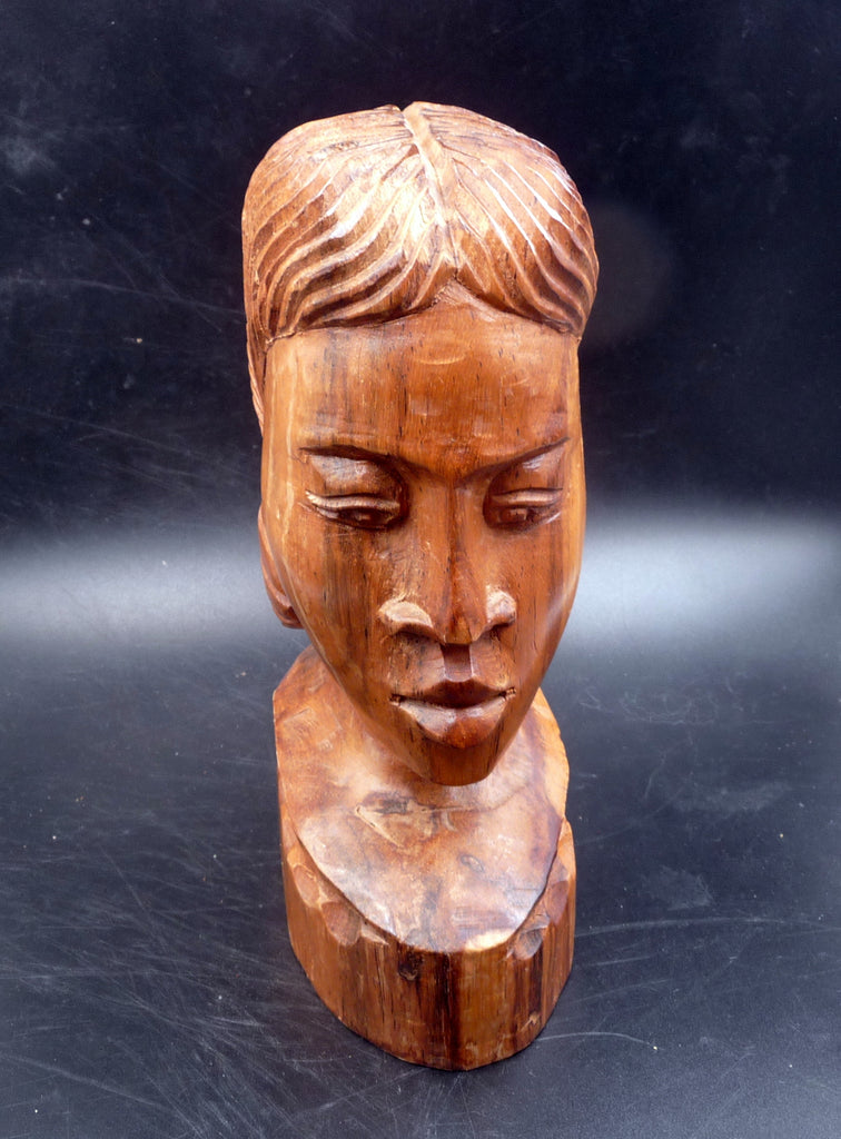 Sculpture femme en bois massif artisanat de Madagascar