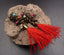 Boucles d'oreilles orientales pompons rouges, pampilles et perles en jaspe