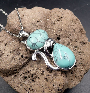 Collier argenté avec pendentif chat en Howlite turquoise du Brésil