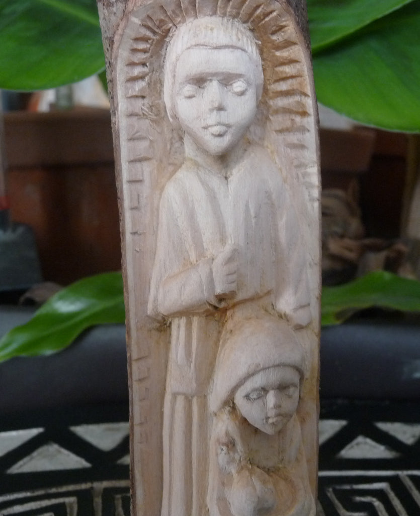 Crèche de Noël en bois de fazanava sculptée dans une branche Ambilobé