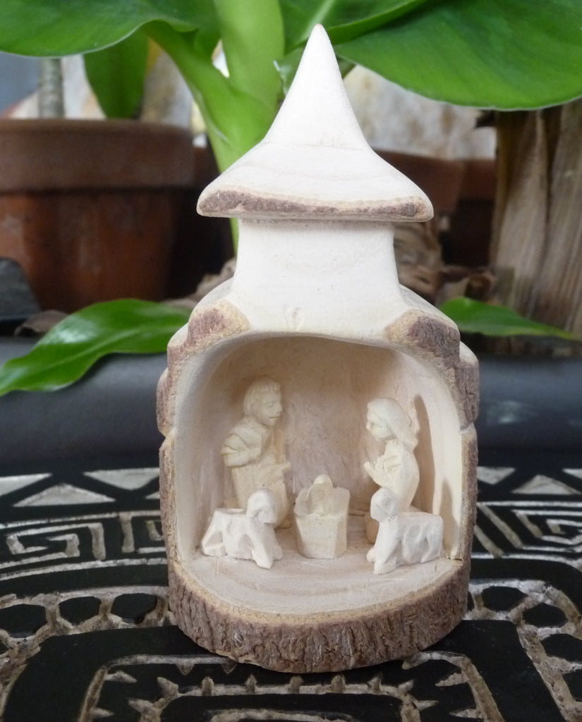 Crèche de Noël 5 santons forme cabane en bois sacré Mpanjaka
