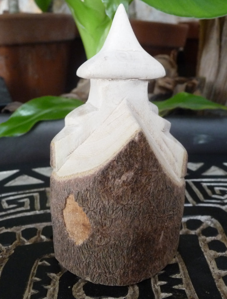 Crèche de Noël 5 santons forme cabane en bois sacré Mpanjaka