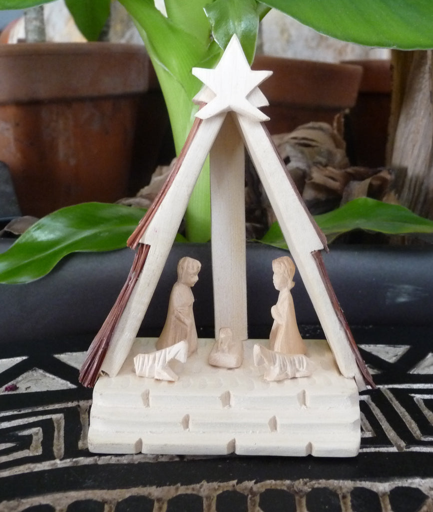 Crèche de Noël 5 santons forme cabane en bois sacré Mpanjaka Manakara